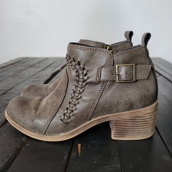 Billabong Take a Walk Booties Women's 7 Greige Grey Beige Taupe Braided Buckle - Picture 1 of 9